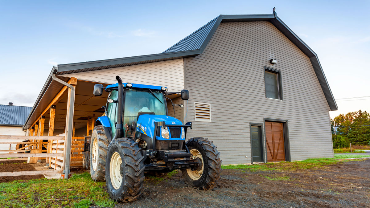 barn with LP smartside siding